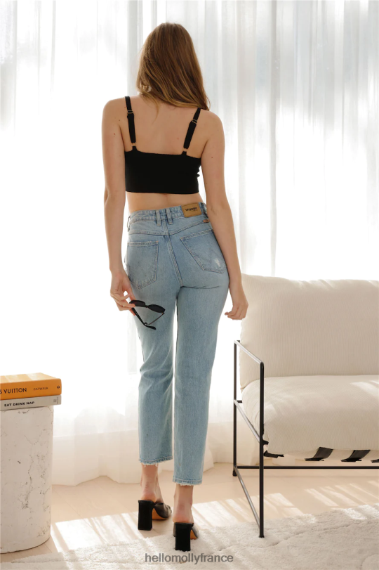 Hello Molly continue à faire des mouvements, recadre en noir vêtements 40222H8211