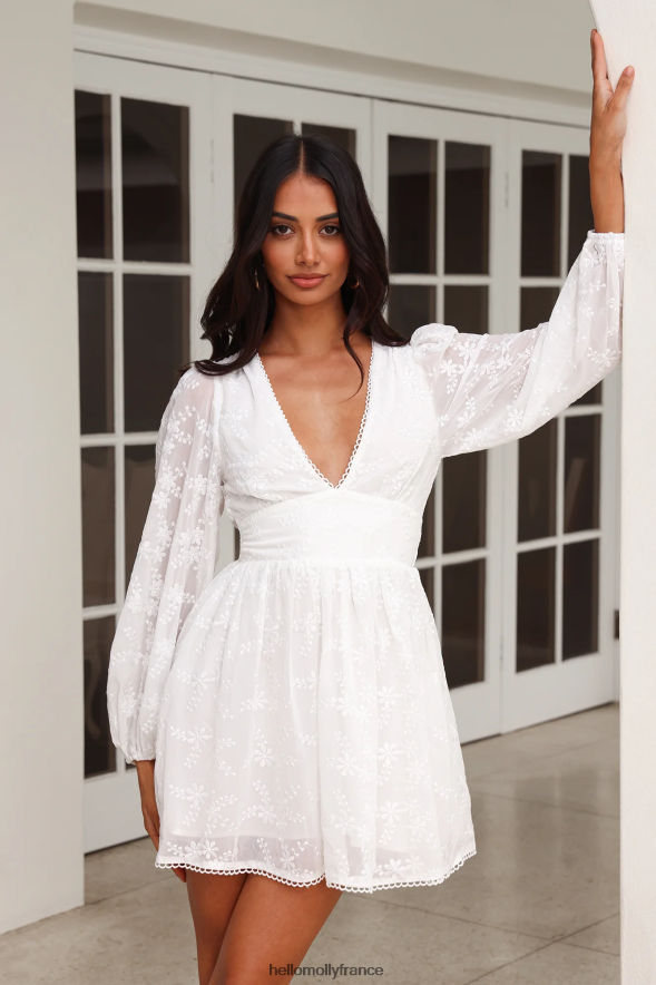 Hello Molly vêtements robe courte à empiècement de fleurs blanc 40222H2594